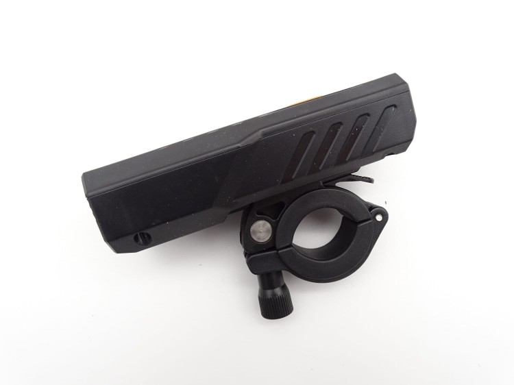1230-lampa-przednia-z-power-bankiem-2.jpg